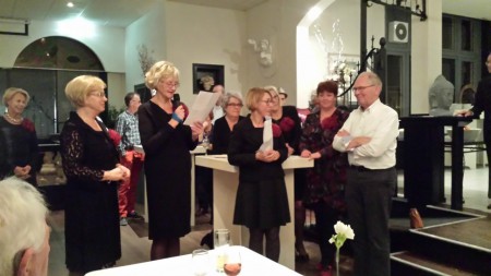 Het bestuur dankt Henk Kole (koorfeest 24 nov)